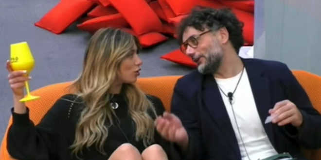 GF Vip, scatta l’attrazione tra Soleil e Barù: lui le tocca il lato B, lei lo stringe