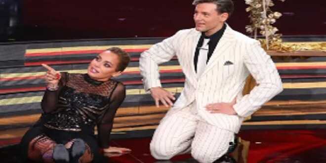 Ballando con le Stelle 19, incidente in sala per Sonia Bruganelli: lei racconta come sta e cosa è successo
