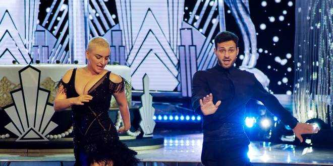 Ballando con Le Stelle, Arisa si consola con Andrea Iannone: hanno preso dei due di picche?