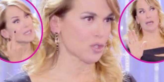 Isola dei Famosi 2018, Barbara D’Urso furiosa per i video nascosti