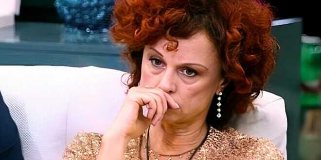 Brutta disavventura per Beatrice Luzzi, costretta a chiedere aiuto: cosa le è successo