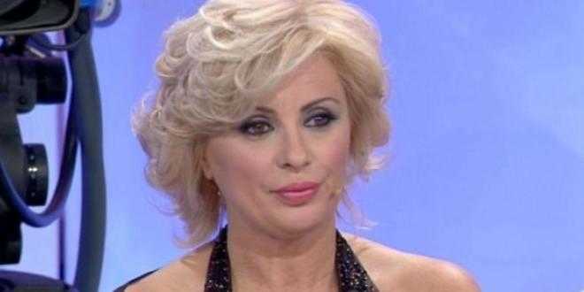 Uomini e Donne gossip: bebè in arrivo per Tina? La Cipollari si scaglia contro Luca e Soleil