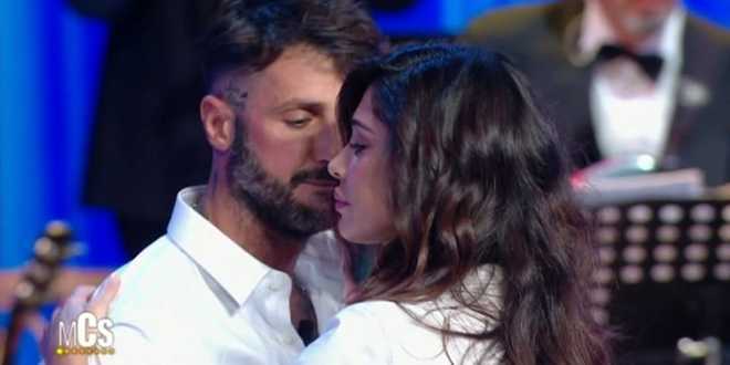 Grande Fratello Vip, Belen Rodriguez si schiera con Corona