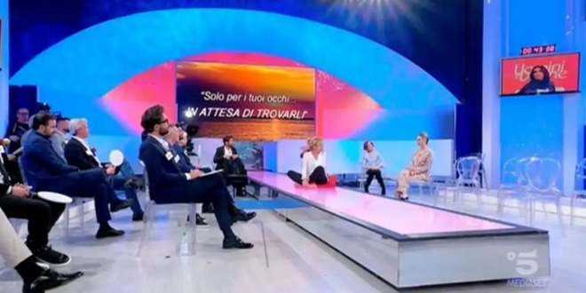 Bufera su Uomini e Donne, telespettatori infuriati protestano sul web