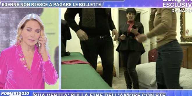 Caos a Pomeriggio 5: sconosciuti irrompono in diretta, urlano e minacciano la d’Urso