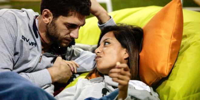 GF Vip 2, Carla Cruz censurata: “Con Jeremias molto più di un bacio”