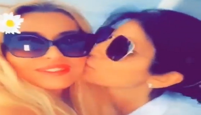 Caso Pamela Prati: la showgirl va in vacanza con Valeria Marini e pubblica un post importante