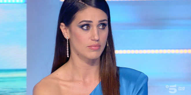 Isola, Cecilia Rodriguez si tradisce e svela un retroscena su Moser: “Era tutto organizzato”