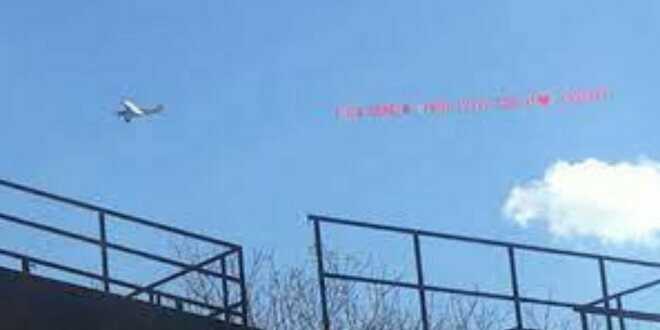 Clamorosa gaffe al Grande Fratello, errore nel messaggio aereo per un concorrente: come ha rimediato la produzione