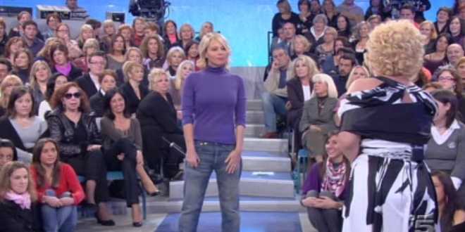 Uomini e Donne news: colloquio privato tra Tina e la De Filippi, ultimatum per l’opinionista?