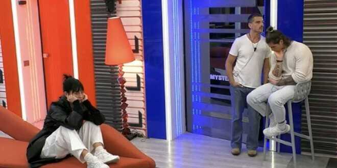 Grande Fratello, concorrente portato via dalla casa in ambulanza: il malore e le sue condizioni