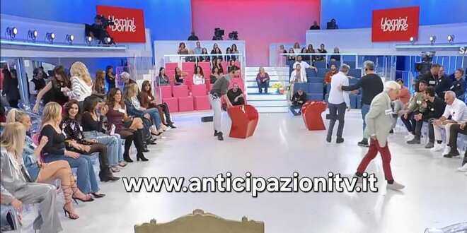 Gossip Uomini e Donne, coppia storica verso la separazione? La testimonianza sul tradimento di lei