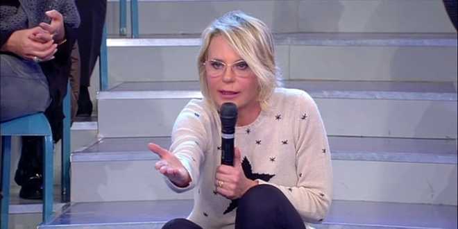 Uomini e Donne anticipazioni, corteggiatrice senza mutandine: Maria si arrabbia