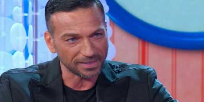 News Uomini e donne, Costantino Vitagliano dato per morto: lui reagisce alla falsa notizia