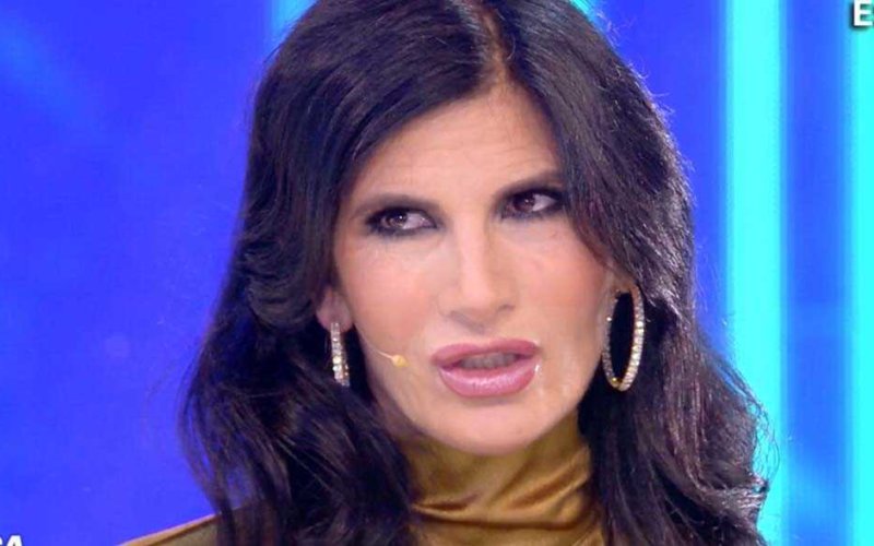 Crollano le bugie di Eliana Michelazzo e Pamela Prati: i finti parenti e le nozze (inventate) con Mark Caltagirone