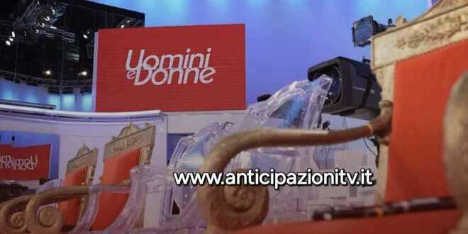 Uomini e Donne, spunta la descrizione della nuova tronista: dai suoi capelli all’ex fidanzato