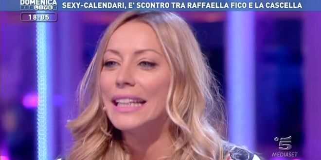 Domenica Live: Karina Cascella aggredita in studio, opinionista sotto shock