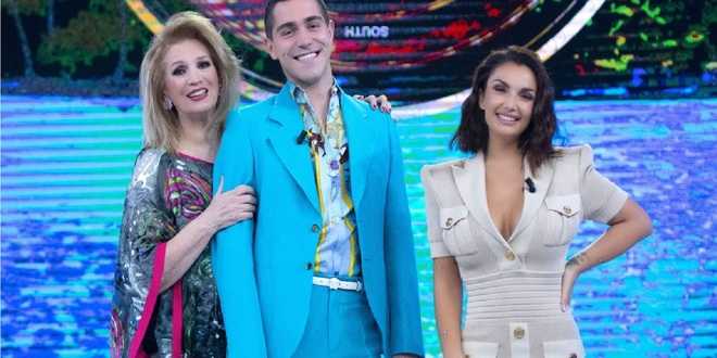 Isola dei Famosi 2021, ecco perchè Elettra siede lontana dagli altri