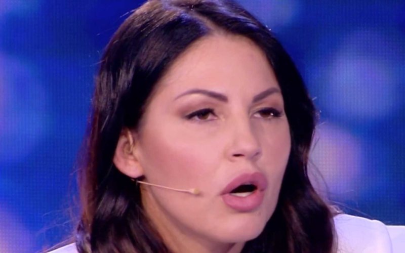 Eliana Michelazzo offende pesantemente Pamela Perricciolo: “Sei anche ladra”