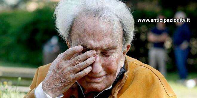 Emilio Fede sconvolto, impedito il funerale di Silvio Berlusconi dal suo autista: il triste sfogo