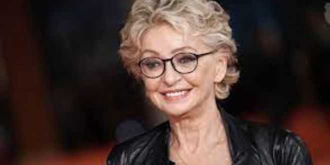 Enrica Bonaccorti in ospedale nella notte:” Dramma, però sorrido”