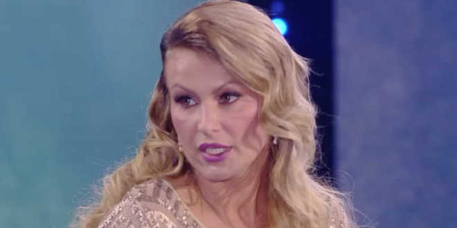Isola dei Famosi 2018, Eva svela chi ha fumato con Francesco