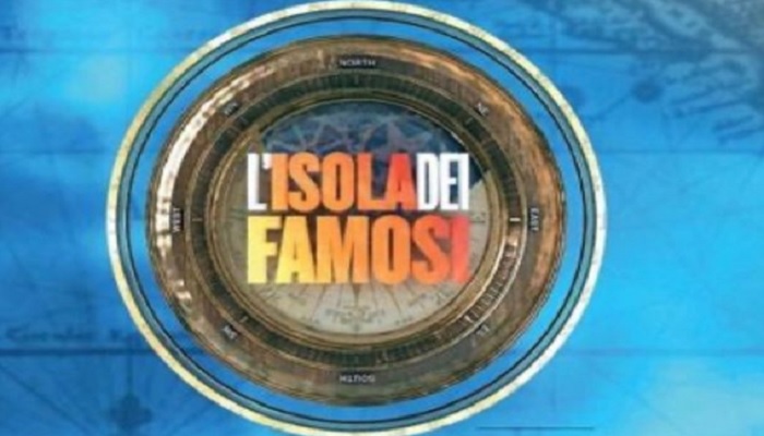 Isola dei Famosi, ex naufraga disperata: “Uno stalker mi perseguita da due anni”