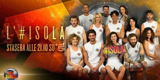 Isola dei Famosi, ex naufrago rivela: “Ho fatto l’amore tra le palme”