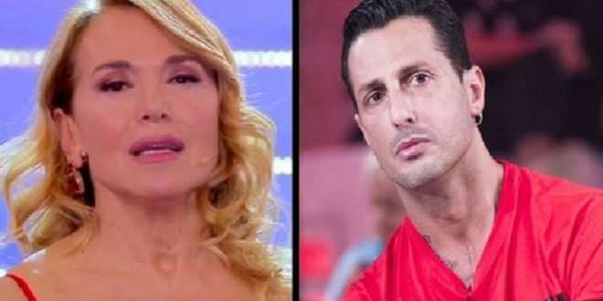 Fabrizio Corona umilia in diretta Barbara D’Urso: le parole shock