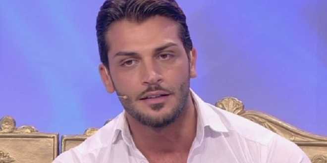 Uomini e Donne: famosa corteggiatrice ritorna per Mariano?