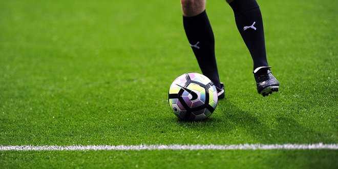 Famoso calciatore picchia a sangue la compagna, shock nel mondo del calcio