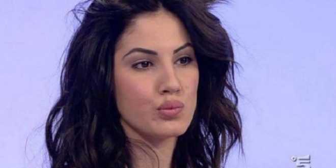 Grande Fratello 15: famoso concorrente insulta e umilia Giulia De Lellis
