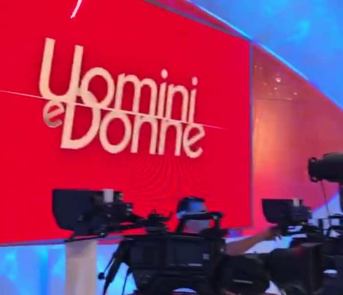 Uomini e Donne anticipazioni, famoso e amato tronista ritrova l’amore