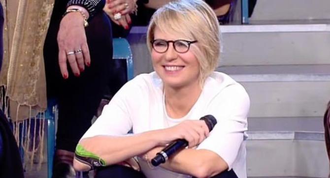 Uomini e Donne gossip, famoso tronista confessa: “Maria De Filippi mi ha salvato”