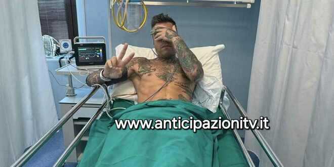 Fedez ha rischiato di perdere la vita nella notte: le prime parole dopo il nuovo ricovero d’urgenza