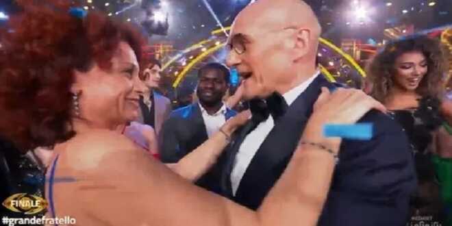 Finale Grande Fratello, Alfonso Signorini nella bufera per un video con Beatrice Luzzi: arriva la spiegazione