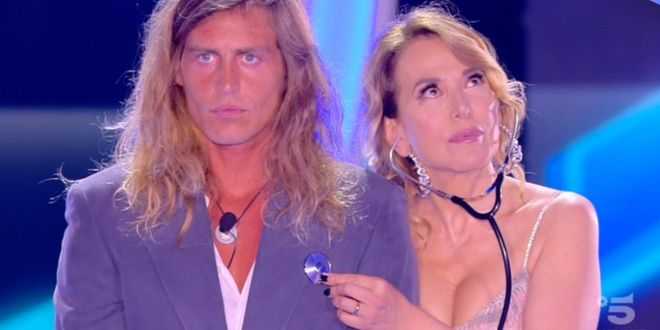 Finale del Grande Fratello 15: vince Alberto, ma il pubblico non perdona