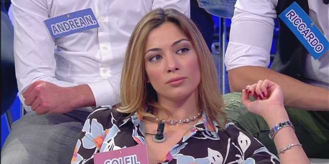 Uomini e Donne, flirt in corso tra Soleil e Enzo Iacchetti? La versione della Sorge