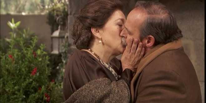 Anticipazioni il segreto, puntate spagnole: fragole e massaggi tra Francisca e Raimundo