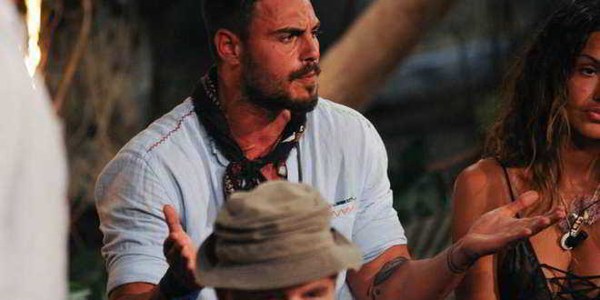 Isola dei Famosi 2018, Francesco Monte rifiuta gli autori e confessa