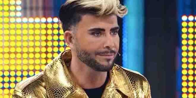 GF Vip, fuorionda di Giacomo Urtis su Alex e Delia: “Si sa che fate le orge”