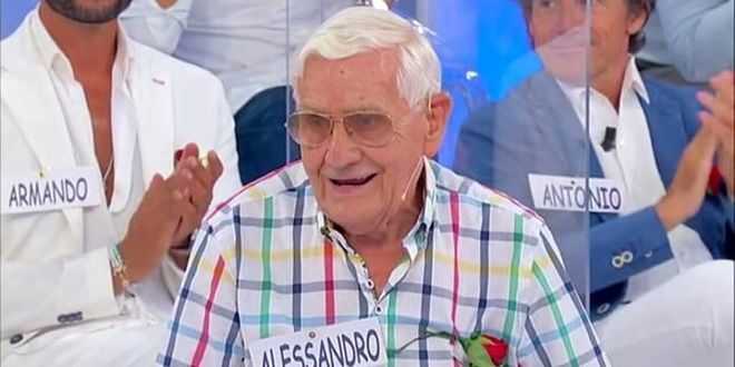 Gossip Uomini e donne, gaffe al trono over per Alessandro dopo il regalo di Vasco Rossi