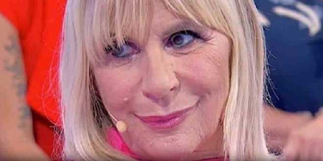 Uomini e Donne anticipazioni: Gemma Galgani conosce un nuovo cavaliere e scoppia a piangere