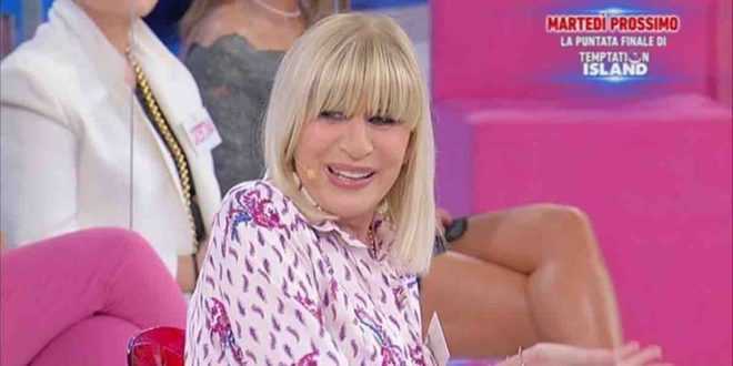 Uomini e Donne, puntata oggi 16 maggio: Gemma umiliata, una coppia annuncia le nozze