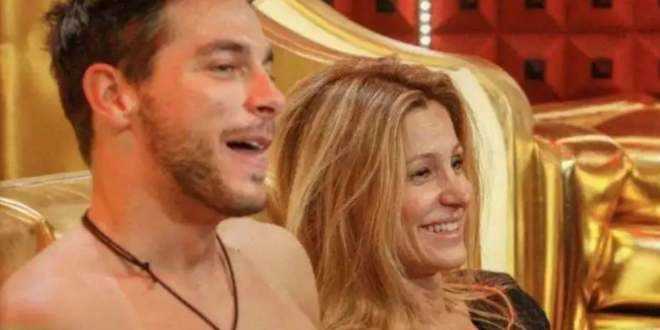GF Vip 4, Denver bacia la foto di Adriana Volpe e rivela: “Con lei l’ho fatto due volte”
