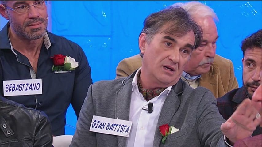 Uomini e Donne, Gianbattista aggredisce una collaboratrice: Maria De Filippi lo caccia