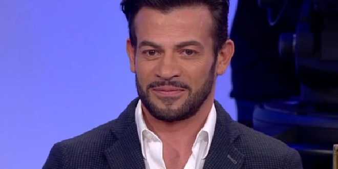 Uomini e Donne gossip: Gianni Sperti abbandona il programma?