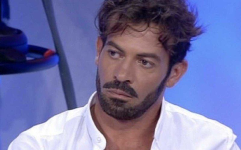 Uomini e Donne news, Gianni Sperti non ci sta e dice la verità su Claudio Sona e Mario Serpa