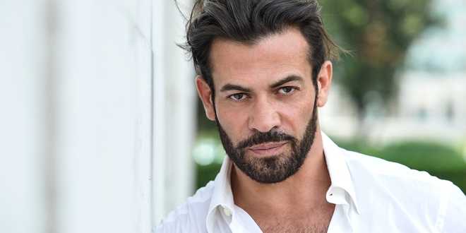 Uomini e Donne gossip: Gianni Sperti fa arrabbiare gli autori, verrà punito?