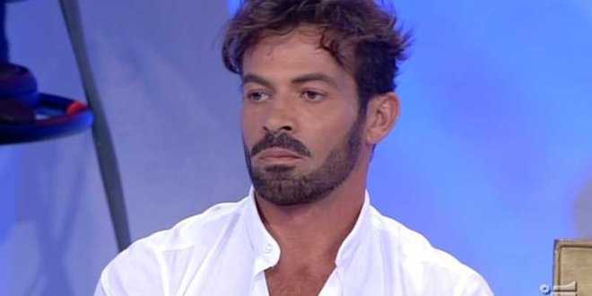News Uomini e Donne, Gianni Sperti si scaglia contro Sara e Nilufar